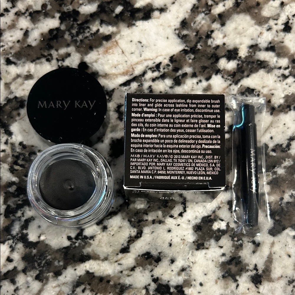Mary Kay Gel Eyeliner with Brush applicator - Black (New) - Picture 3 of 3